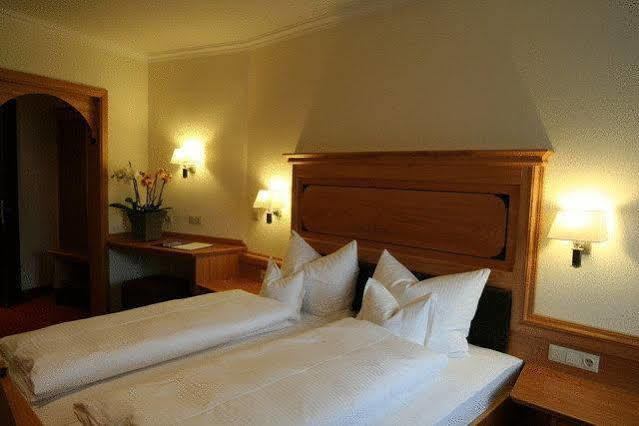 Hotel Zur Post Bad Koetzting Bagian luar foto