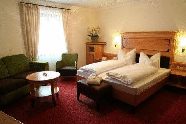 Hotel Zur Post Bad Koetzting Bagian luar foto